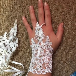 Lace Gloves
